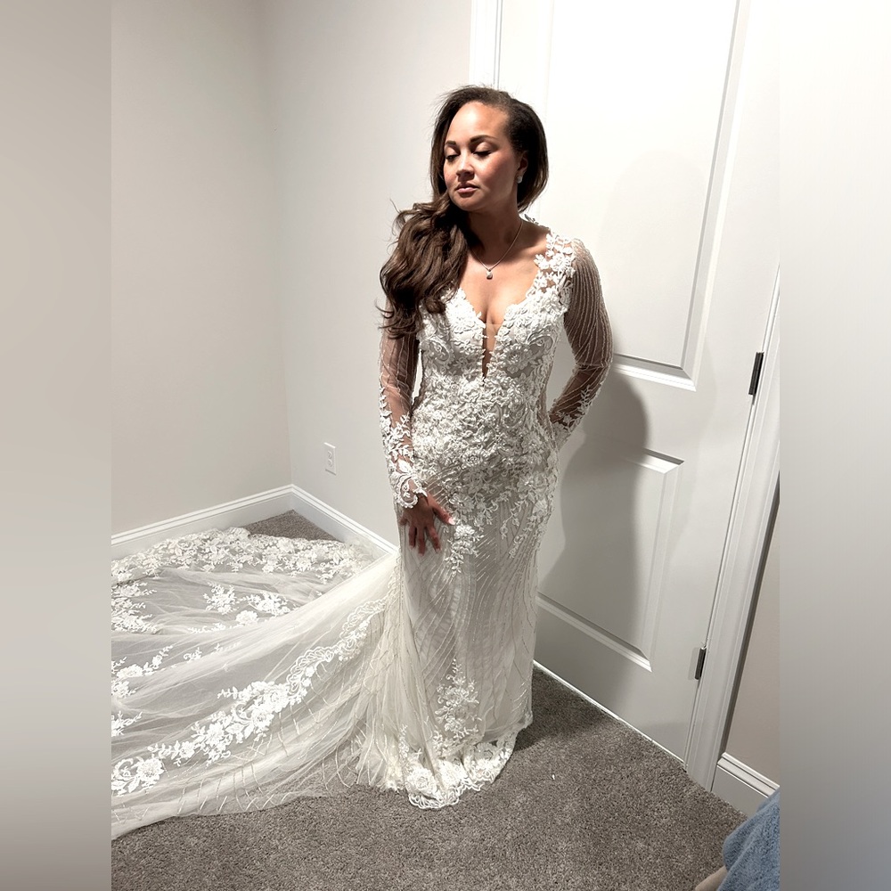 Pronovias Solaris Wedding Dress-New with tags Size: 6, Off White, Style: Mermaid